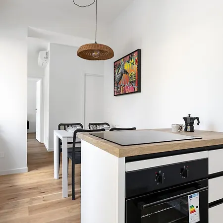 Stile Urbano E Comfort Moderno In Albani *