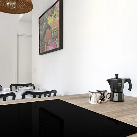 Stile Urbano E Comfort Moderno In Albani Apartment *